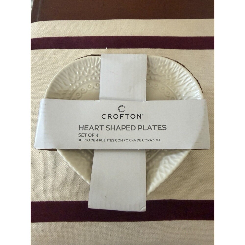 Crofton Set of 4 Heart Shaped Ceramic Plates New In Box
